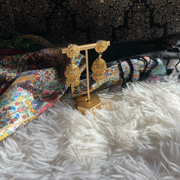 Golden Earrings - Picture 2 of 7